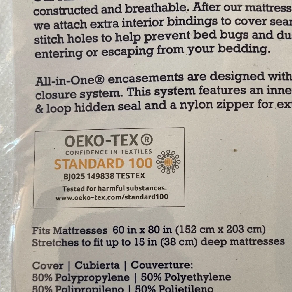 NWT Qn White Mattress Protector with Bed Bug Blocker